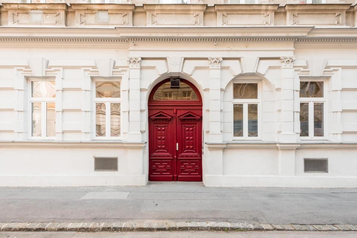 ⍟Luxurious And Spacious⍟ 5 Min Walk To City Center Вена Экстерьер фото